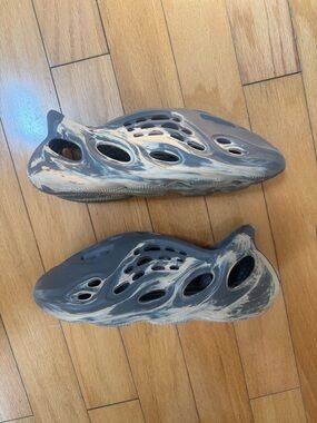 Yeezy Foam Runner MXT Moon Grey